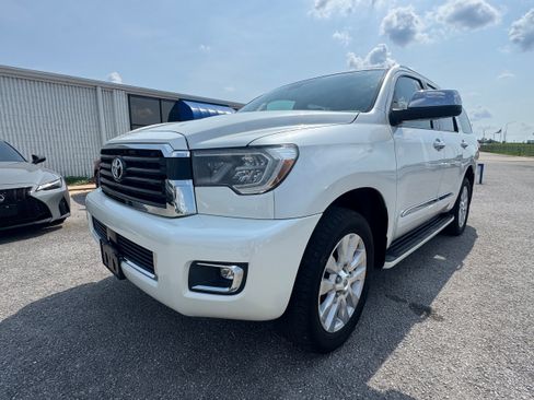 Used 2019 Toyota Sequoia Platinum AWD/4WD image 2