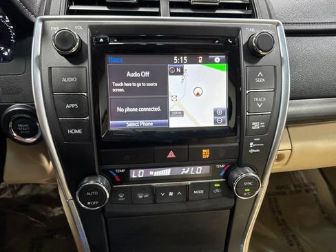 Used 2015 Toyota Camry XLE w/ Moonroof Package FWD image 18