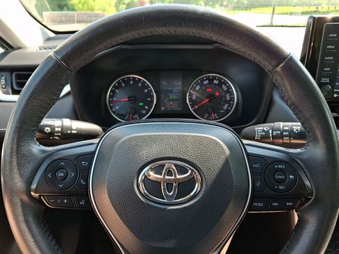 Used 2021 Toyota RAV4 XLE w/ Convenience Package AWD/4WD image 19