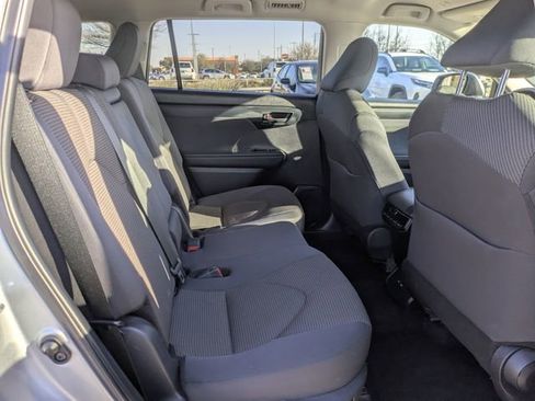 Used 2024 Toyota Highlander LE image 30
