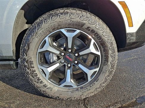 Used 2025 GMC Yukon AT4 w/ AT4 Premium Package image 8