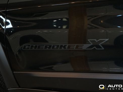 Used 2022 Jeep Cherokee Sport AWD/4WD image 9
