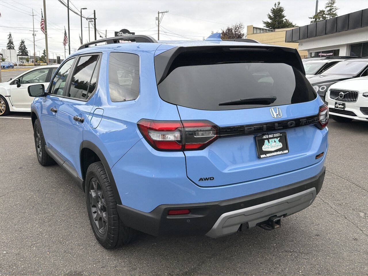 Used 2024 Honda Pilot TrailSport image 3