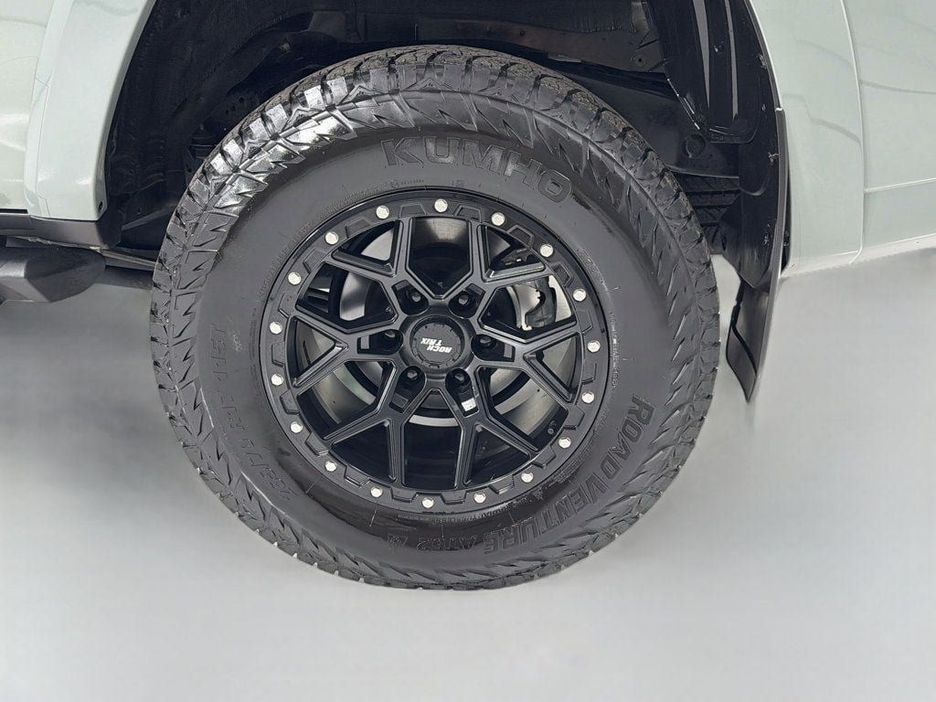 Used 2022 Toyota 4Runner TRD Off-Road Premium AWD/4WD image 32