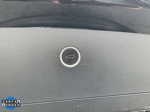 Used 2018 Tesla Model X 75D image 10