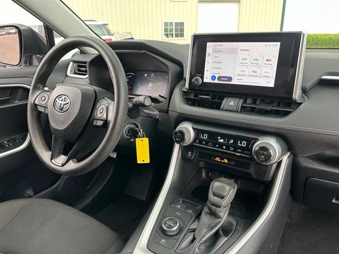 Used 2023 Toyota RAV4 LE AWD/4WD image 32