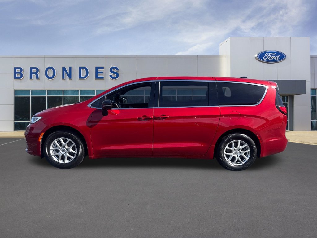 Used 2025 Chrysler Pacifica Select FWD 360° Tour