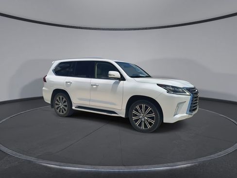 Used 2020 Lexus LX 570 4WD w/ Luxury Package image 2