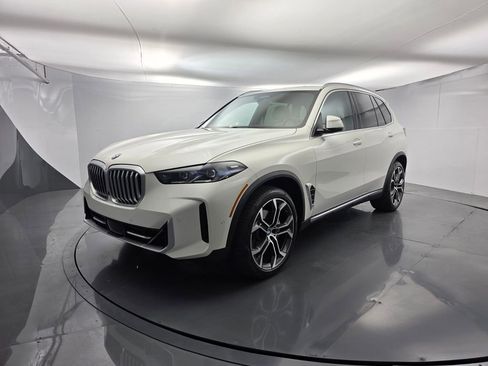 Used 2024 BMW X5 sDrive40i w/ Premium Package image 8