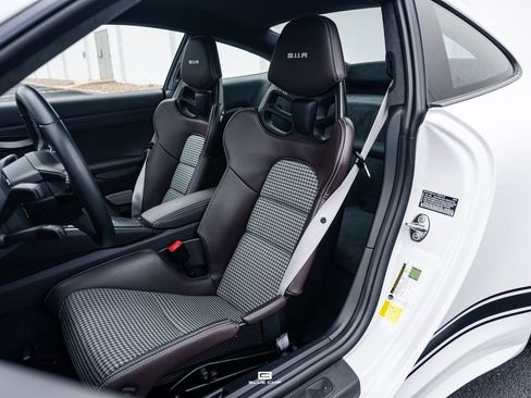 Used 2016 Porsche 911 R RWD image 37