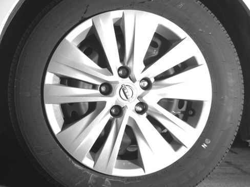 Used 2025 Nissan Sentra S FWD image 9