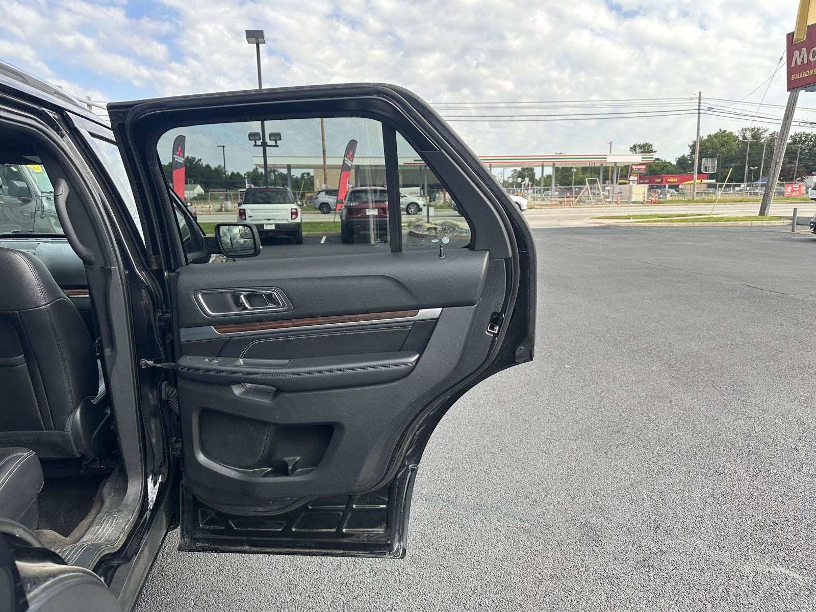 Used 2018 Ford Explorer Limited AWD/4WD image 24