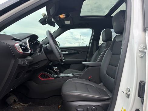 Used 2023 Chevrolet TrailBlazer RS w/ Sun and Liftgate Package image 2