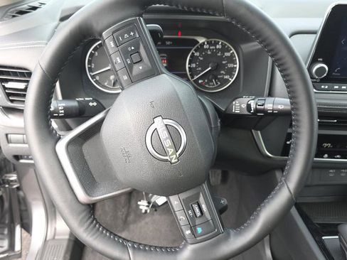 Certified 2025 Nissan Rogue SV w/ SV Premium Package image 7