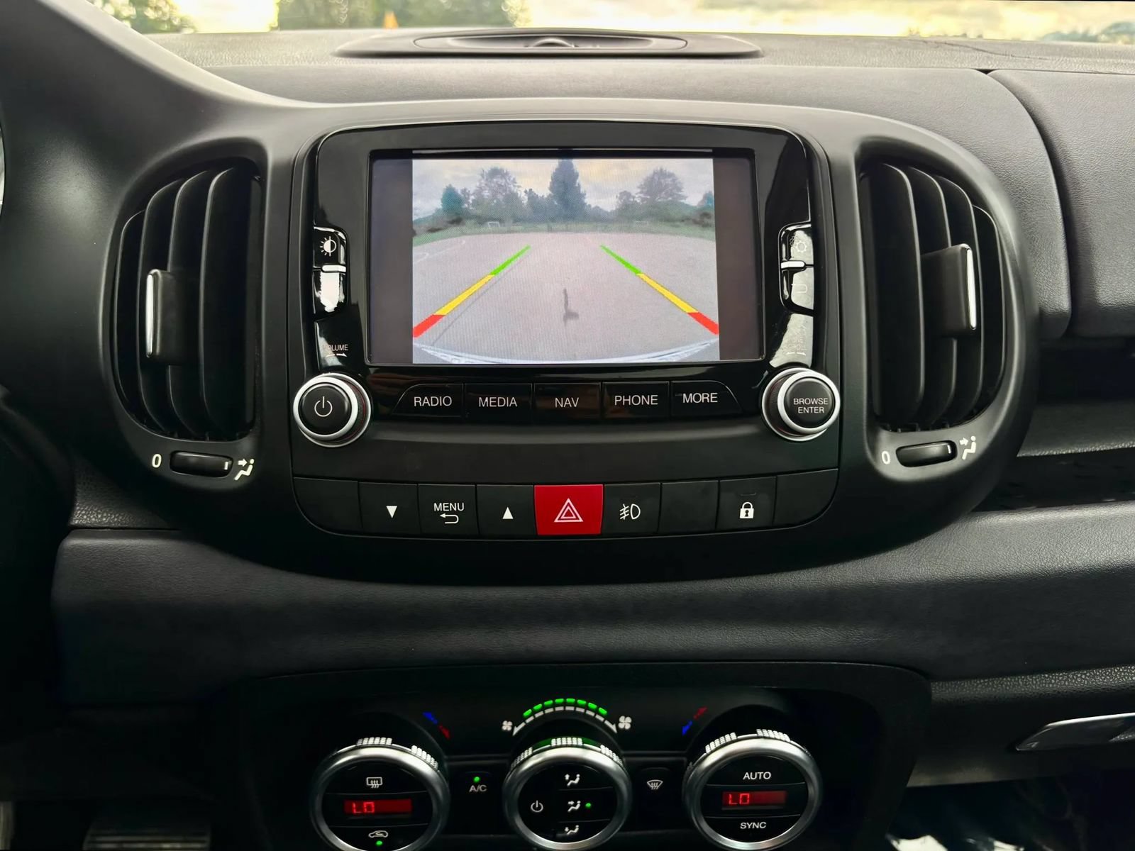 Used 2017 FIAT 500L Lounge w/ Premium Package FWD image 20