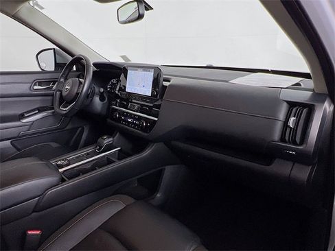 Used 2022 Nissan Pathfinder SL image 40