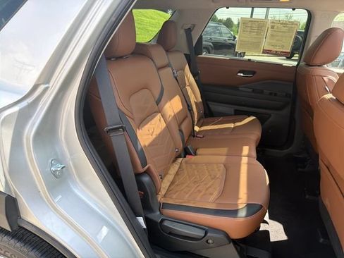 Used 2025 Nissan Pathfinder Platinum w/ Cargo Package AWD/4WD image 34