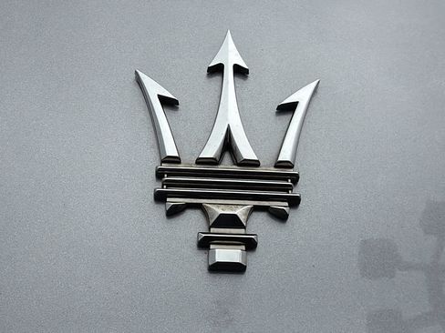 Used 2022 Maserati Levante GT AWD/4WD image 11