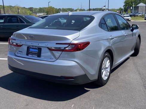 Used 2025 Toyota Camry LE image 3