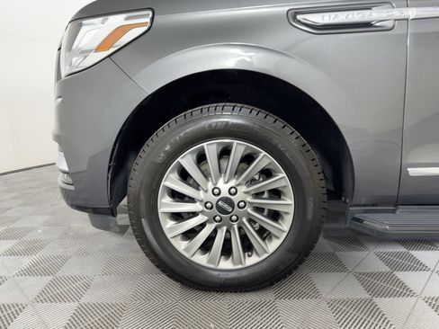 Used 2018 Lincoln Navigator Premiere image 11