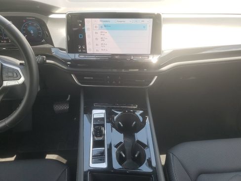 Used 2025 Volkswagen Atlas Cross Sport SE FWD image 10