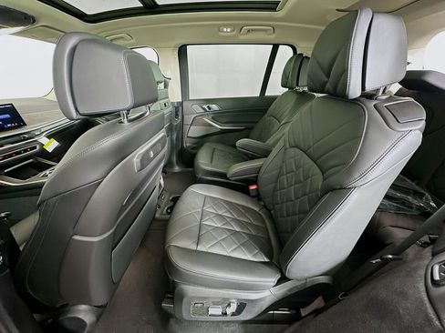 Used 2025 BMW X7 xDrive40i w/ Premium Package image 30