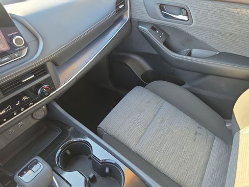 Used 2023 Nissan Rogue SV image 31