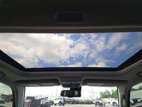 Used 2024 Toyota 4Runner SR5 Premium w/ Moonroof Package RWD image 39