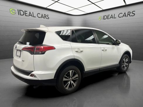 Used 2018 Toyota RAV4 XLE w/ All Weather Liner Package FWD image 5