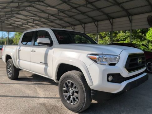 Used 2023 Toyota Tacoma SR5 RWD image 2