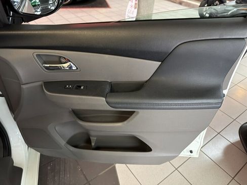 Used 2014 Honda Odyssey Touring Elite image 34