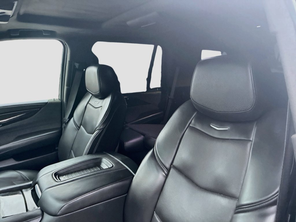 Used 2020 Cadillac Escalade Platinum w/ Escalade Sport Edition AWD/4WD image 22