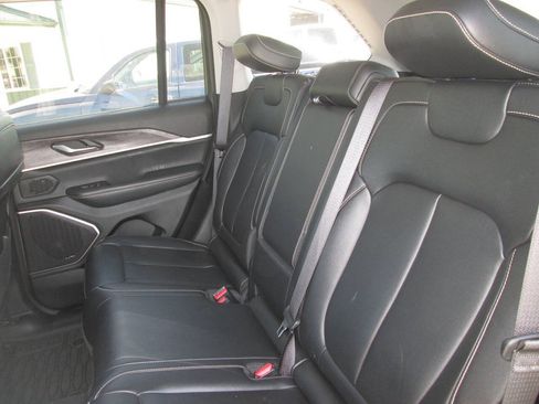 Used 2023 Jeep Grand Cherokee Limited w/ Trailer Tow Prep Group (B) AWD/4WD image 20