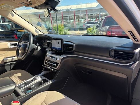 Used 2021 Ford Explorer XLT AWD/4WD image 29
