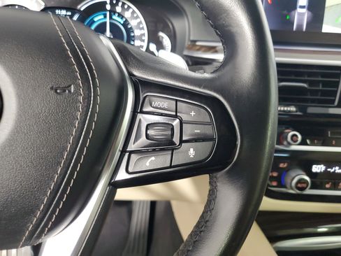 Used 2019 BMW 530e w/ Convenience Package RWD image 24
