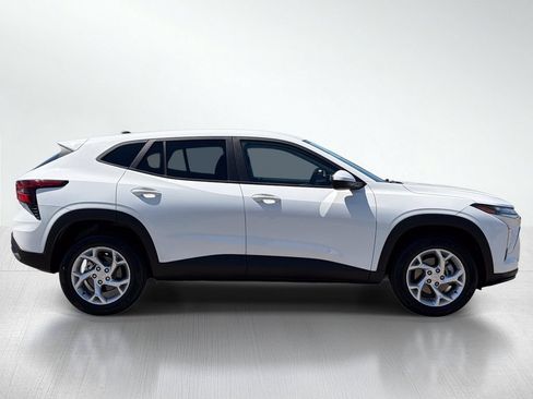 Used 2024 Chevrolet Trax LS w/ LS Convenience Package FWD image 10