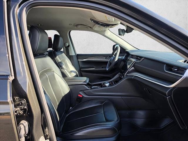 Used 2023 Jeep Grand Cherokee L Limited w/ Luxury Tech Group II AWD/4WD image 11