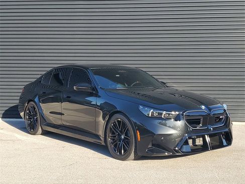 Used 2025 BMW M5 Base w/ Executive Package image 9