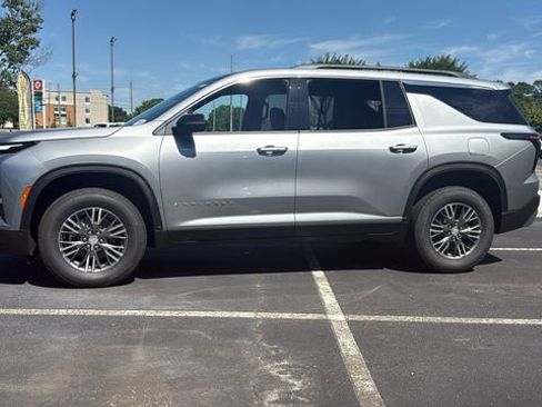 New 2026 Chevrolet Traverse LT w/ Driver Confidence Package FWD image 4
