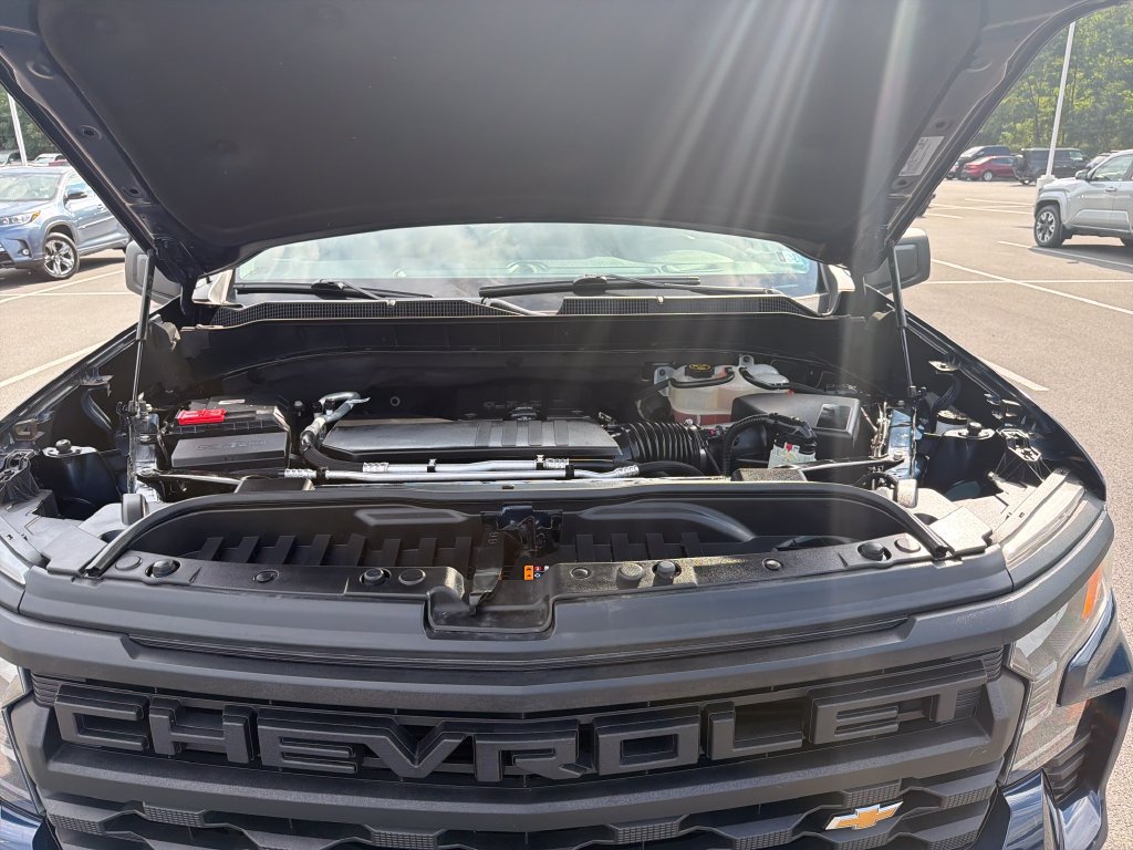 Used 2023 Chevrolet Silverado 1500 Custom AWD/4WD image 11