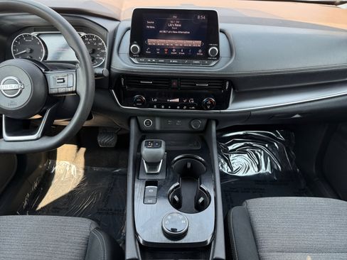 Used 2022 Nissan Rogue SV image 11