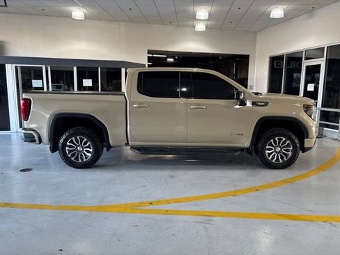 Used 2023 GMC Sierra 1500 AT4 w/ AT4 Premium Package AWD/4WD image 7