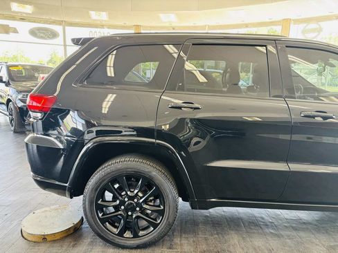 Used 2021 Jeep Grand Cherokee Laredo X AWD/4WD image 6