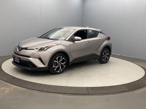 Used 2019 Toyota C-HR XLE FWD image 9