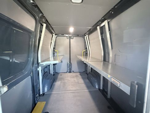 Used 2018 Mercedes-Benz Sprinter 2500 image 3