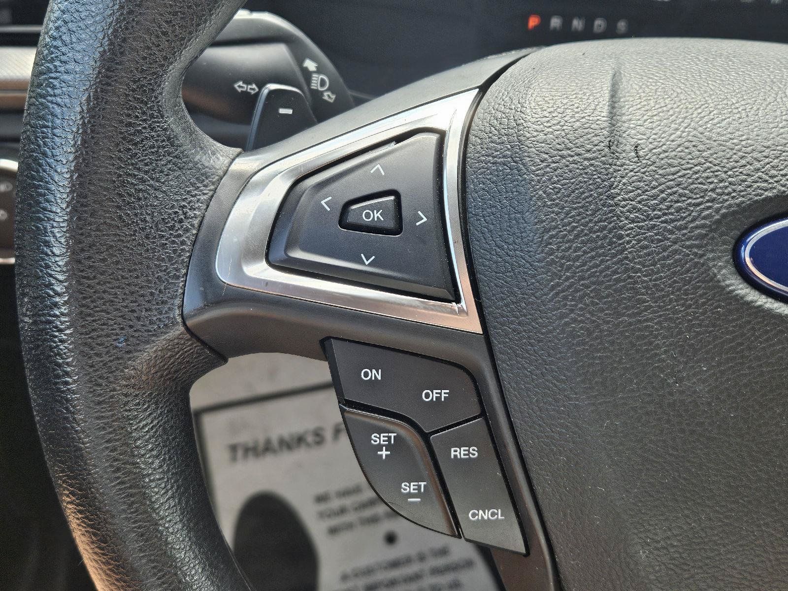 Used 2018 Ford Fusion SE w/ Fusion SE Technology Package FWD image 9