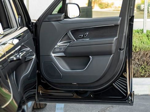 Used 2024 Land Rover Range Rover Long Wheelbase SE image 26