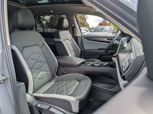 Used 2025 Volkswagen Atlas Peak Edition SE image 38