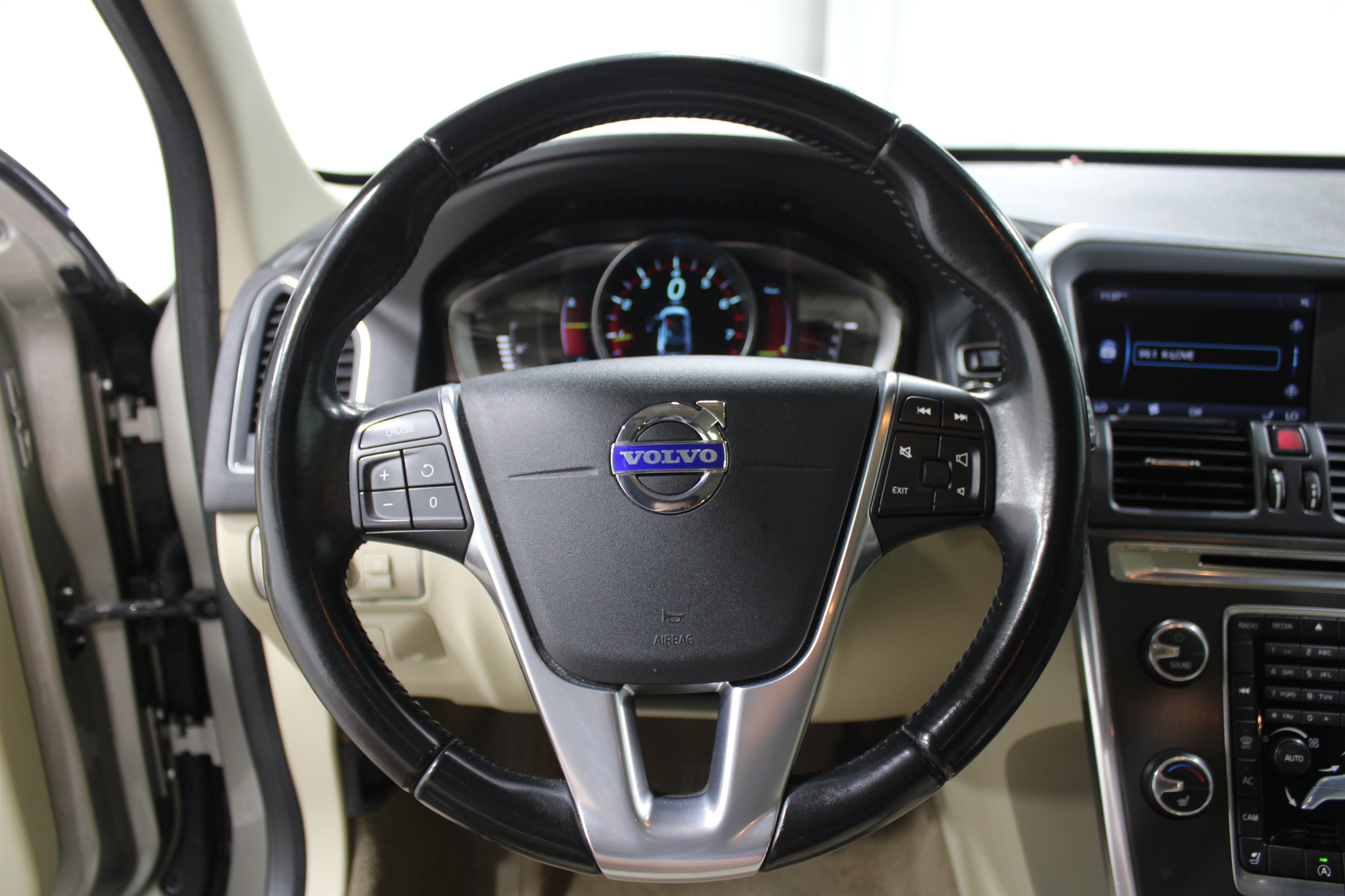 Used 2015 Volvo XC60 T5 Premier Plus FWD image 18