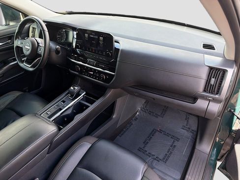 Used 2023 Nissan Pathfinder SL image 13